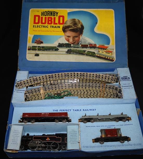 A Hornby Dublo train set and accessories